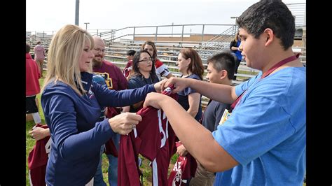 Photos: Arnold Middle School receives equipment from J.J. Watt Foundation | khou.com