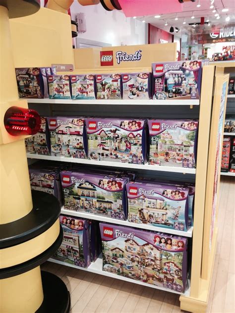 LEGO at FAO Schwarz, Spring 2014 – Brick Update