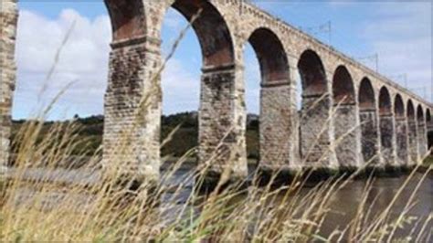 160-year-old Berwick bridge to be lit up - BBC News