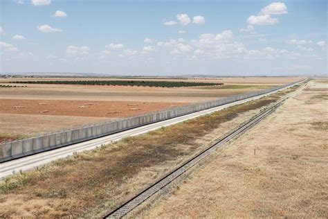 Turkey finishes construction of 764-km security wall on Syria border ...