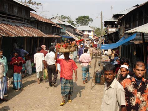 The Chunakhali food market in cyclone-affected Barguna district has ...