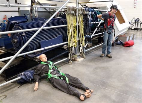 Laid off oil and gas workers train for alternative energy jobs as wind blows Alberta in new ...