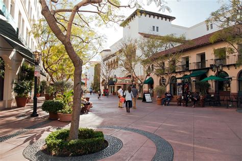 State Street Shopping, Santa Barbara, CA - California Beaches