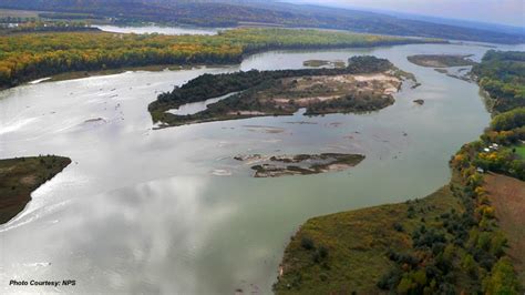 MISSOURI NATIONAL RECREATIONAL RIVER | Parks & Travel Magazine