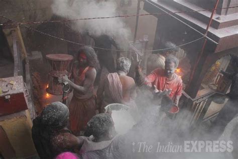 Holi celebrated at Manikarnika (shamshan) Ghat in Varanasi | Holi ...