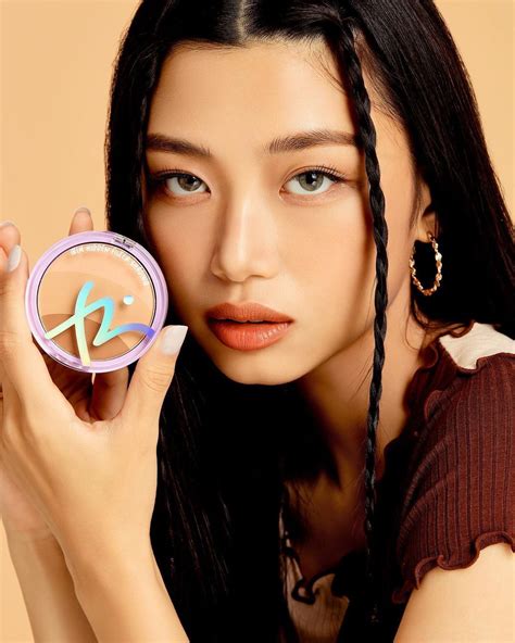 Pin by zoye on 人物摄影 in 2023 | Heart wallpaper, Makeup inspo, Beauty