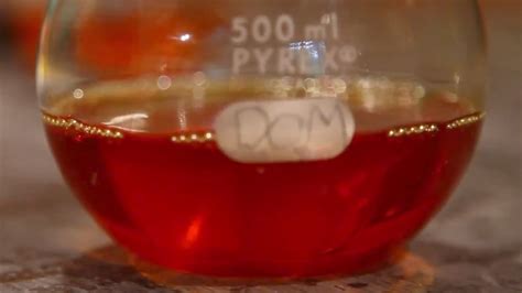 Looking for a great chemistry experiment to impress your friends? Try one that changes colors ...