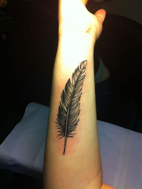 Laurel Mitzel tattoo - February 23rd Black grey white feather tattoo on forearm | Tatuagem ...