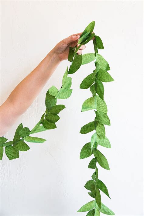 DIY paper leaf garland | Paper flowers, Diy garland, Paper leaves