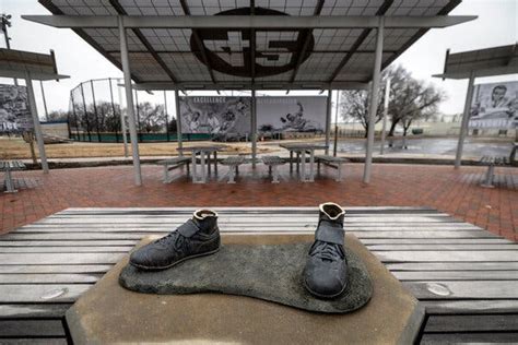 Jackie Robinson Statue Is Stolen From Kansas Park - The New York Times