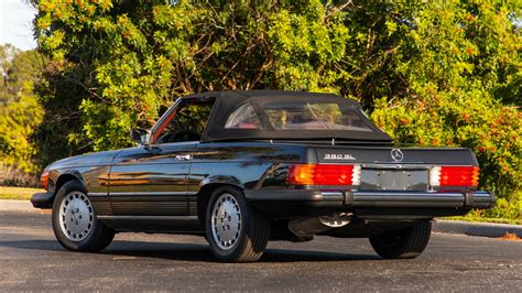 1985 Mercedes-Benz 380SL Convertible at Glendale 2022 asW82 - Mecum Auctions