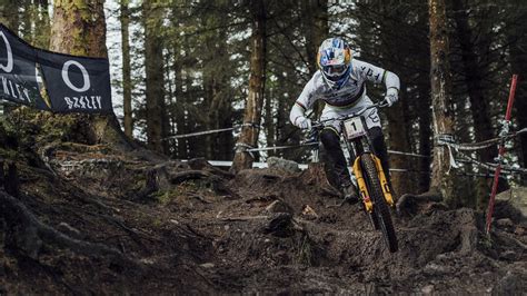 Downhill mountain biking: everything you need to know | Bike Perfect