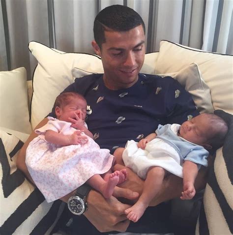 Cristiano Ronaldo Children : Cristiano Ronaldo Bio, Net Worth, Age, Insta, Children, Cr7 ...