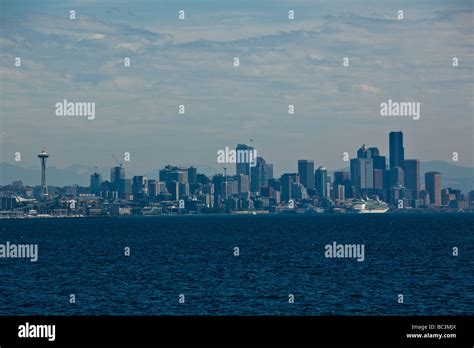 View of Seattle skyline from a boat Stock Photo - Alamy