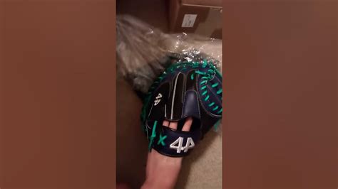 Unboxing 44 pro catchers mitt - YouTube