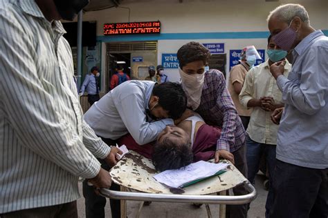 WIDER IMAGE Documenting the death of a COVID patient outside a Delhi hospital | Reuters