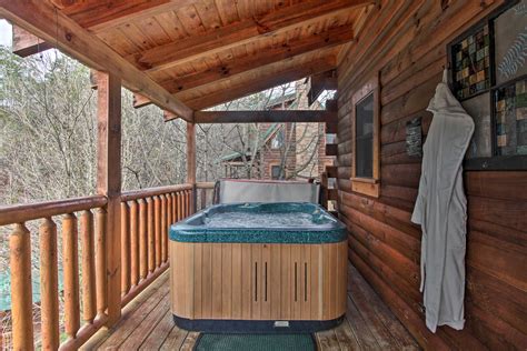 Romantic Cabin w/ Hot Tub in Pigeon Forge! | Evolve