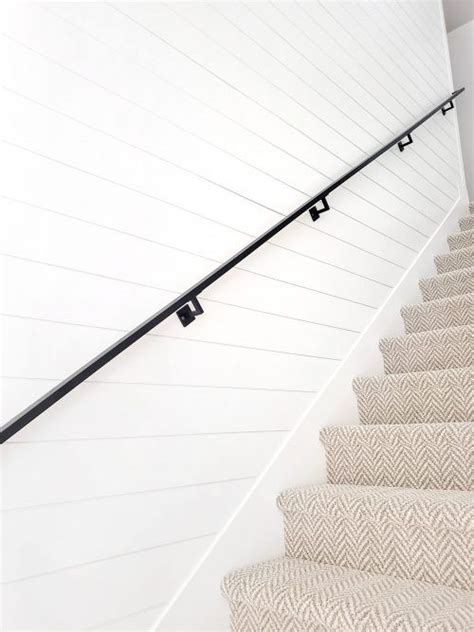 Modern Black Handrail for a Stylish Staircase