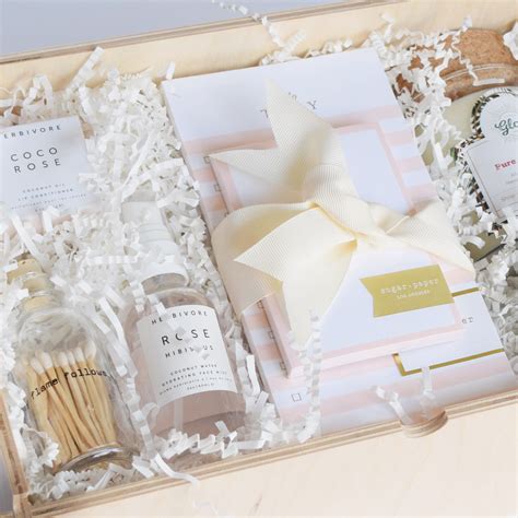 Pin by Studio Luxe on : studio luxe : | White gift boxes, White gifts, Sugar paper