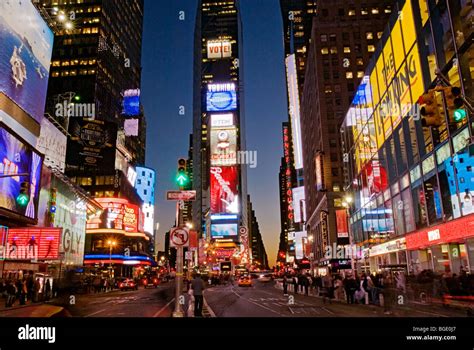 Times Square, New York City at Night Stock Photo: 27352703 - Alamy