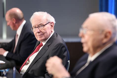 Live updates: Berkshire Hathaway's 2021 Annual Shareholder's Meeting