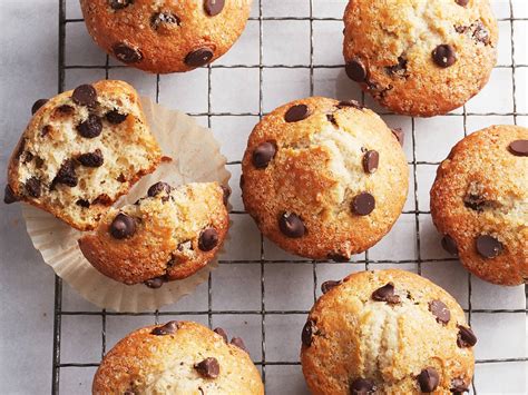 Bakery style chocolate chip muffins recipe - Chatelaine