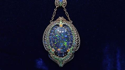 Louis Comfort Tiffany necklace 1905 - https://www.google.ca/search?q=louis+comfort+tiffany ...