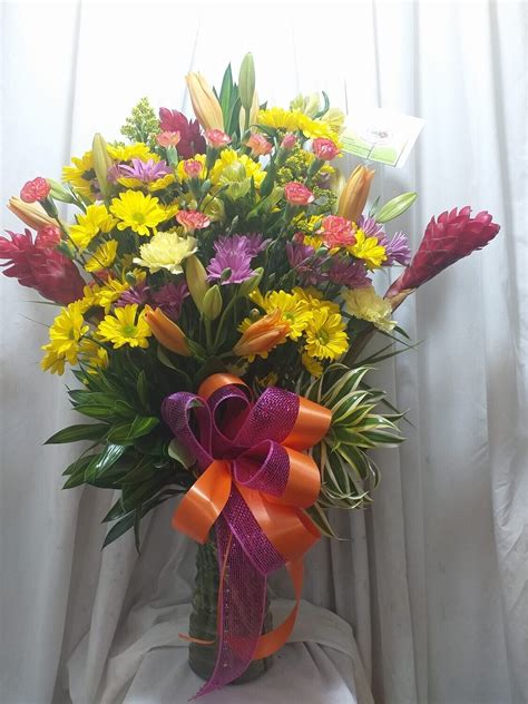 Cut Flowers in a vase – Nikko's Creations – Flowers For All Occasions