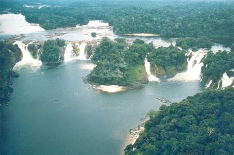 El río Congo o Zaire es uno de los ríos más largos el mundo y el segundo de África después del ...