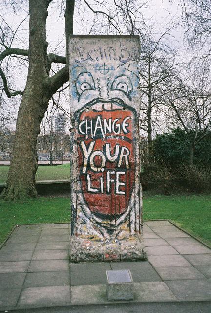 Art Wall Decor: Berlin Wall Artwork and Graffiti | Berlin Wall Graffiti ...