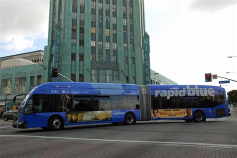 Big Blue Bus | Rapid Blue NABI 60BRT bus on Wilshire Blvd. i… | Flickr