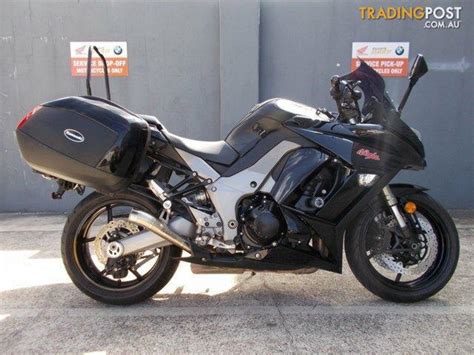 2011-Kawasaki-Ninja-1000-Black