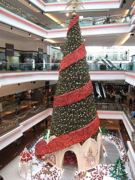 Chickona: Shopping Mall Christmas Decorations 2019