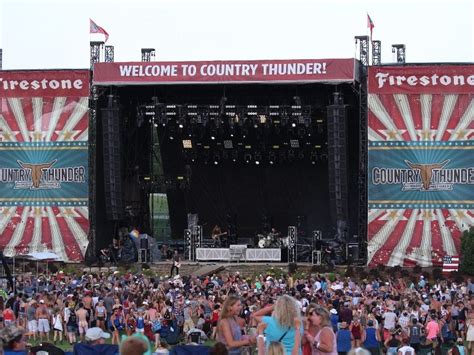 Country Thunder storms into Wisconsin this weekend - OnMilwaukee