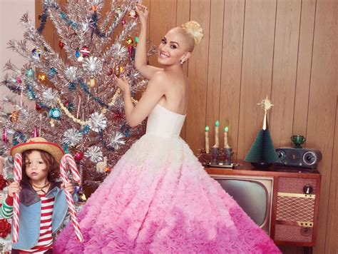 Gwen Stefani - You Make It Feel Like Christmas Photoshoot