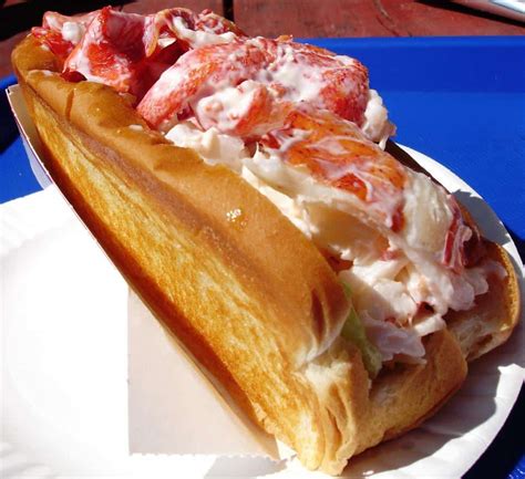 How to Make a Lobster Roll (Video)