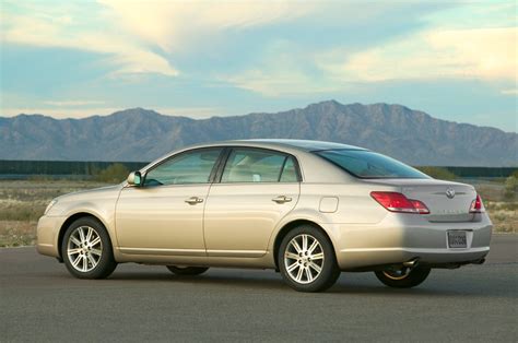 2005-10 Toyota Avalon | Consumer Guide Auto