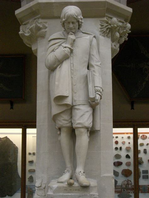 File:Isaac Newton statue.jpg - Wikimedia Commons