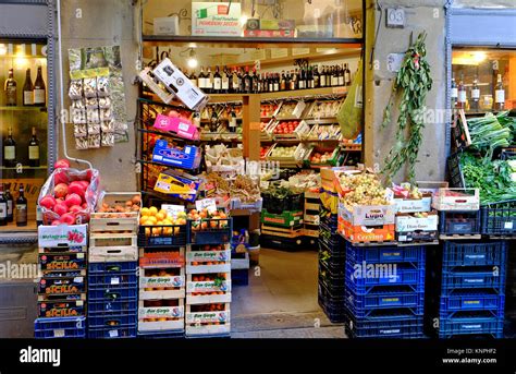 italian grocery store exterior, florence, italy Stock Photo: 168297782 - Alamy