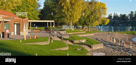 Blue lake park panorama and picnic in Fairview Oregon Stock Photo - Alamy