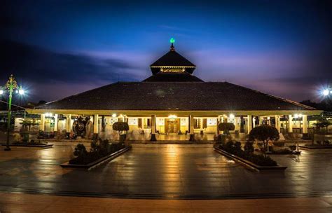 Masjid Agung Demak, Salah Satu Masjid Tertua di Indonesia - Bro Bali