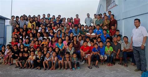 World’s largest family with 181 members live in 100-room, four-storey house in India - Mirror Online