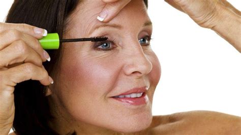 Eye Makeup Tips for Older Women – How to Apply Mascara (Video) | Makeup tips for older women ...