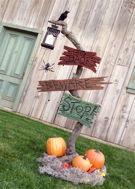 125 Cool Outdoor Halloween Decorating Ideas - DigsDigs