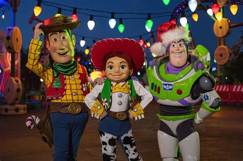 PHOTOS: NEW Buzz Lightyear Jessie Character Costumes Make, 42% OFF