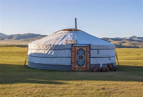 Yurt rules - How to behave when you are invited in the yurt of a ...