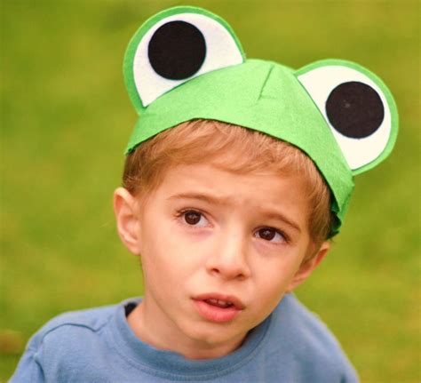 my vbs class is the "fantastic frogs" - how cute would they look in these :) | Manualidades ...