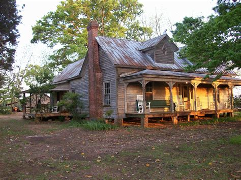 Pin by Deanna Burns on Down on the Farm! | Old farm houses, Pool house ...