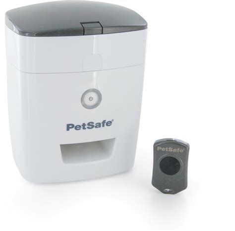 PetSafe Train n' Praise™ Treat Dispenser Remote-controlled food dispenser for your cat or dog at ...