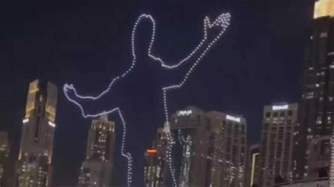 Drone show lights up Dubai with SRK's pose